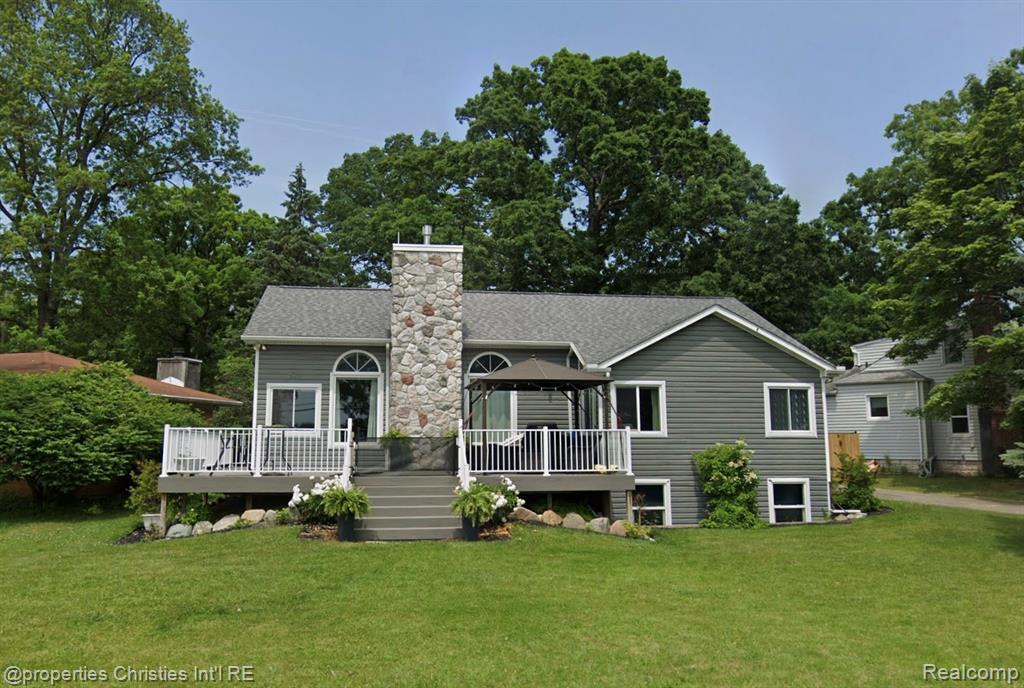 623 Lakeside Drive, Waterford, MI 48328 — front exterior