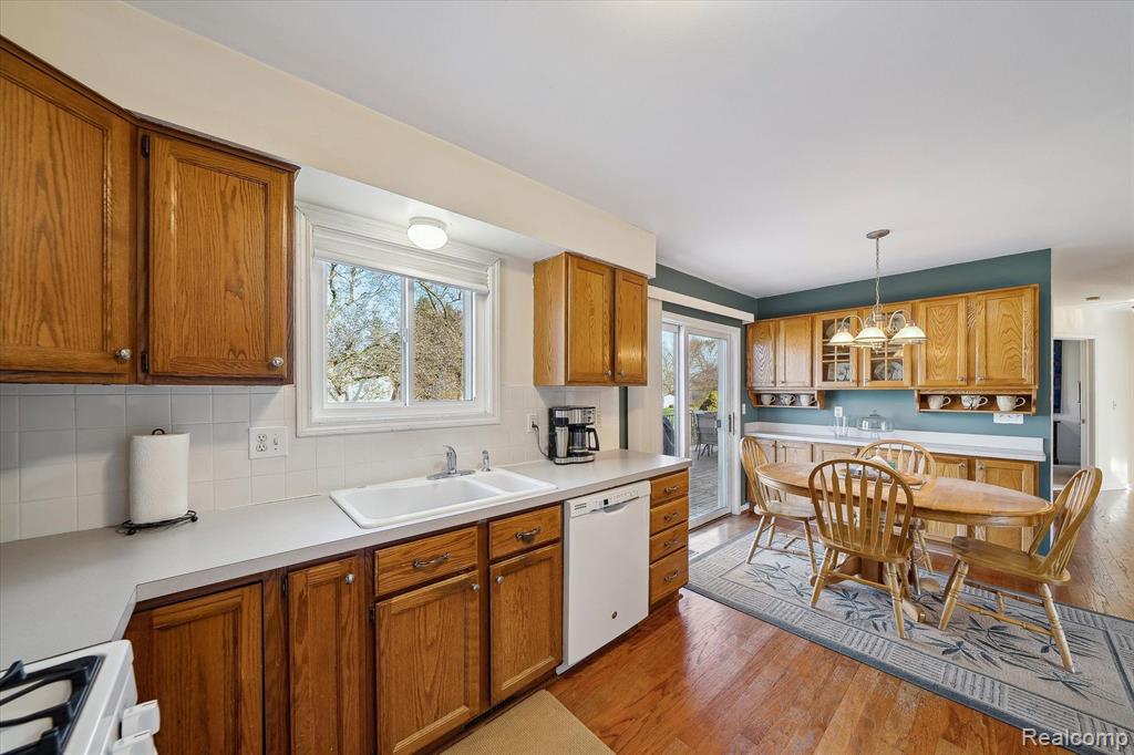 909 DEARBORN Street, Howell, MI 48843 — Photo 12