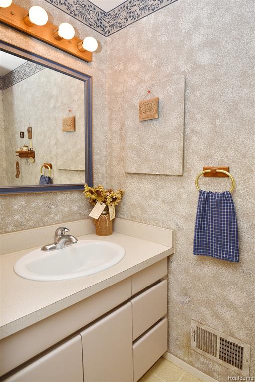 733 Highland Avenue, Clawson, MI — Photo 14