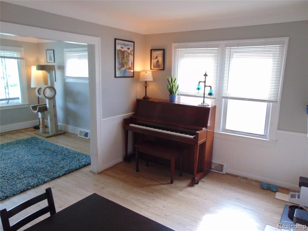 613 E Woodruff Avenue, Hazel Park, MI 48030 — Photo 10