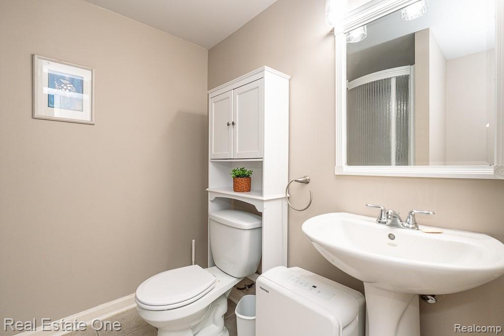 668 Sherry Drive, Lake Orion, MI 48362 — Photo 27
