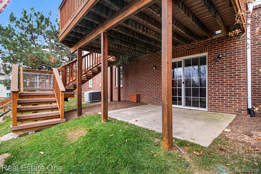 724 Knolls Landing Drive, 18, Milford, MI 48381 — Photo 35