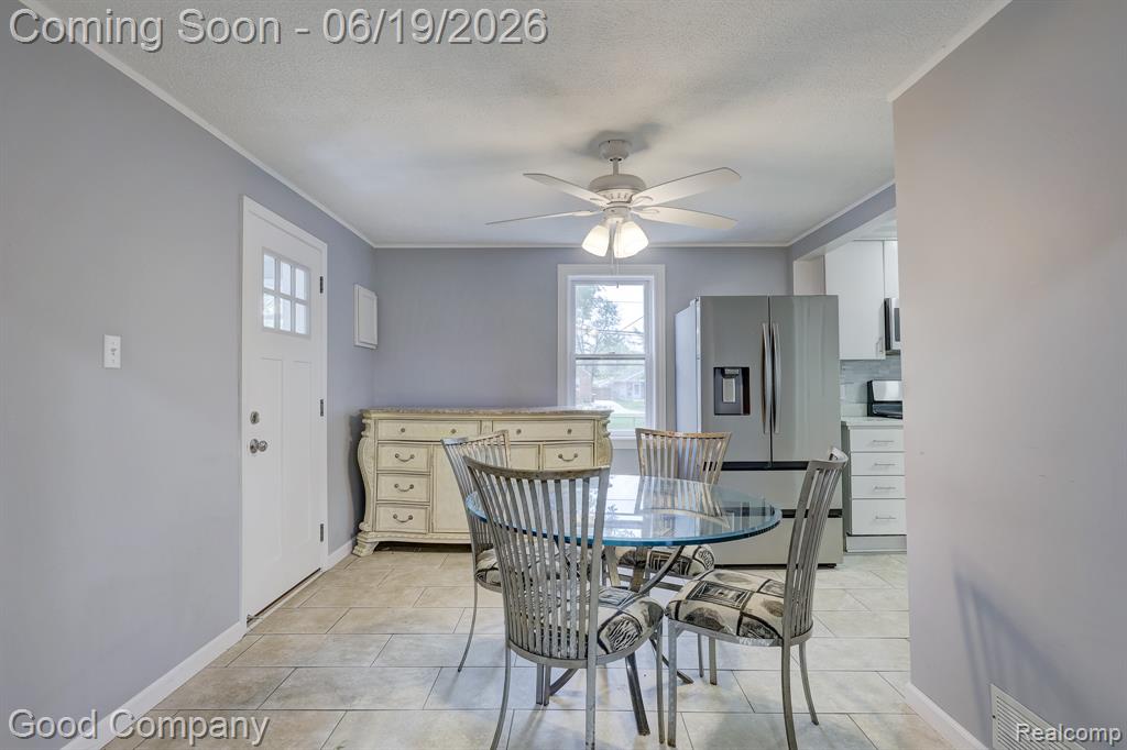335 W Lincoln Avenue, Madison Heights, MI 48071 — Photo 10