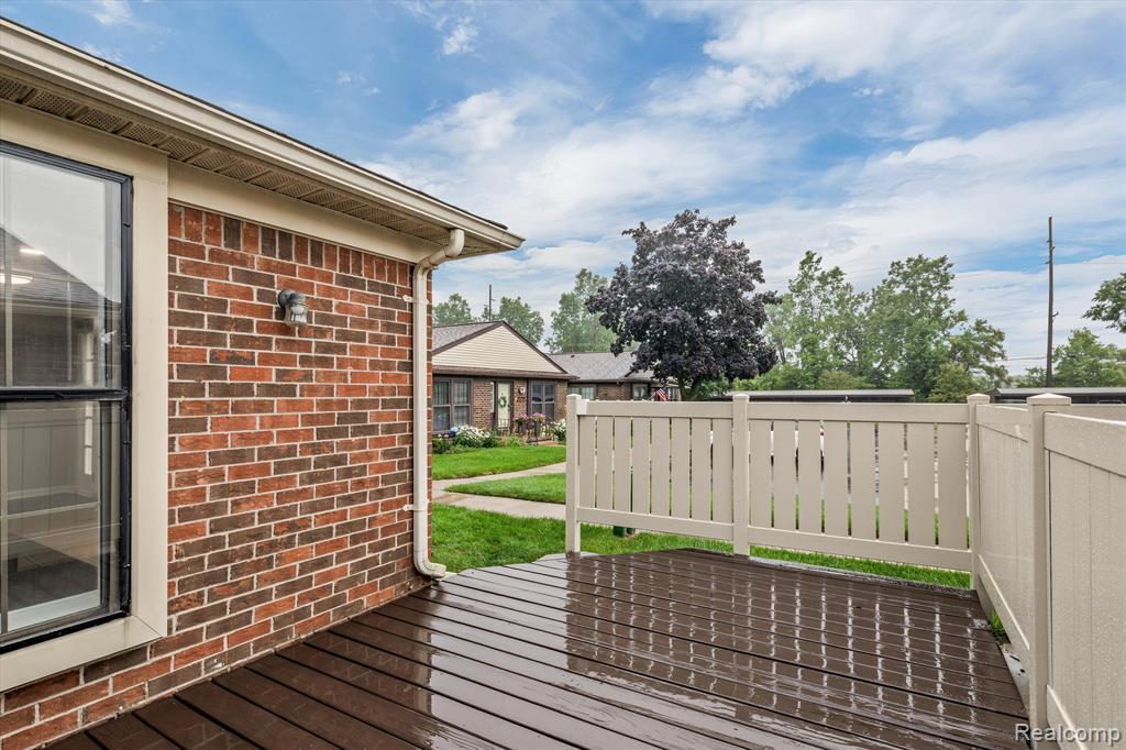 40160 NEWPORT Drive, Plymouth, MI 48170 — Photo 33