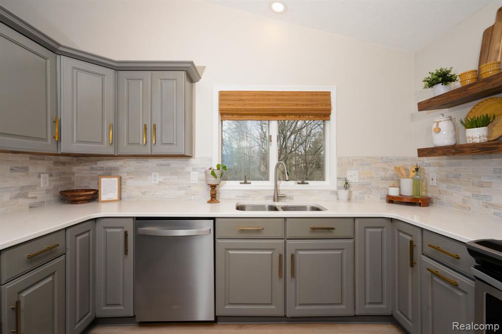 807 Oneida Woods Trail, Grand Ledge, MI 48837 — Photo 13
