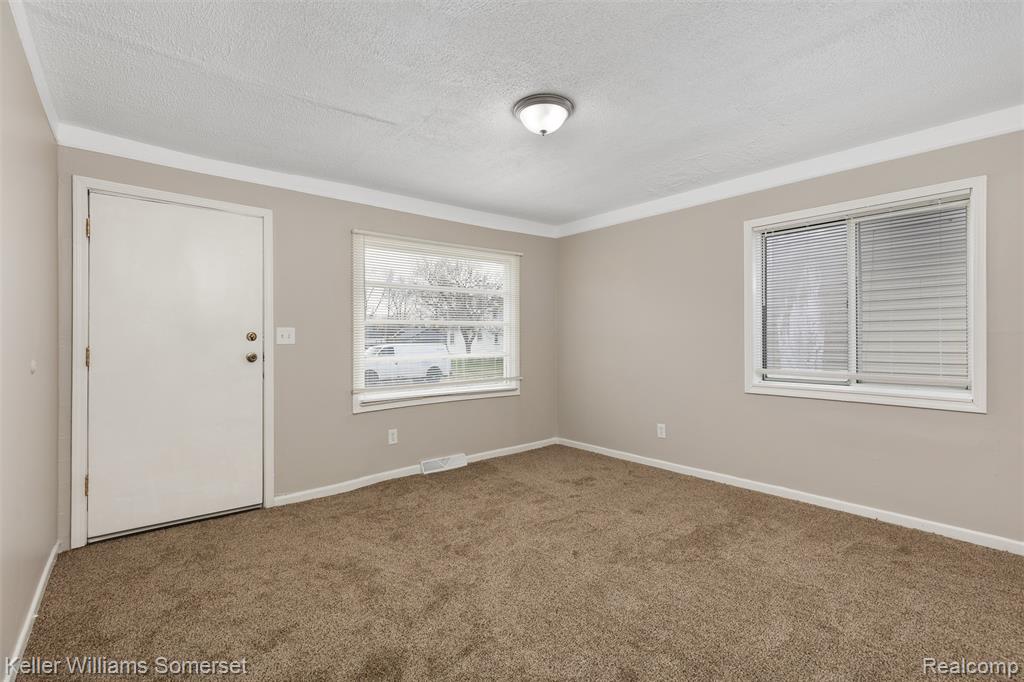 8477 Prospect Avenue, Warren, MI 48089 — Photo 5