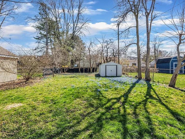 419 W 12 Mile Road, Royal Oak, MI 48073 — Photo 21