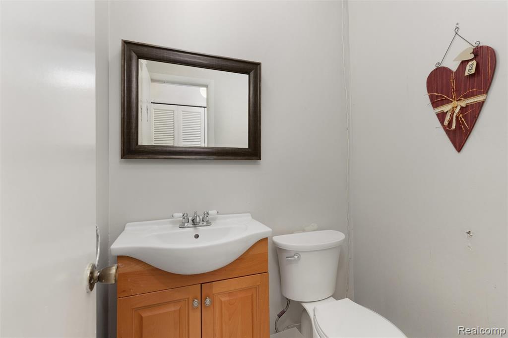 25376 Lyncastle Street, Farmington, MI, 48336