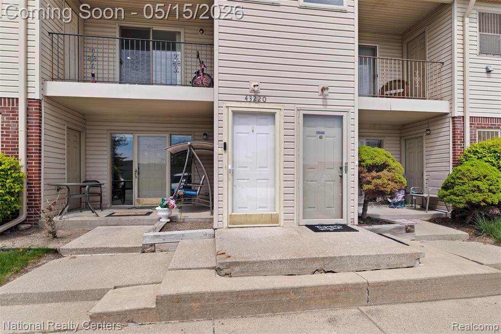 43220 Fountain Drive, Sterling Heights, MI 48313 — front exterior