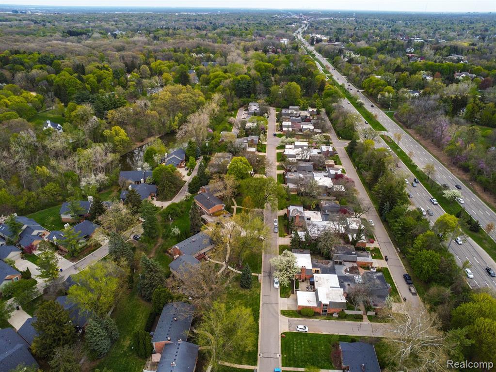1049 STRATFORD Lane, Bloomfield Hills, MI 48304 — Photo 48