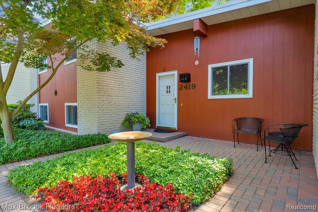 2419 Avondale Street W, Sylvan Lake, MI 48320 — Photo 3