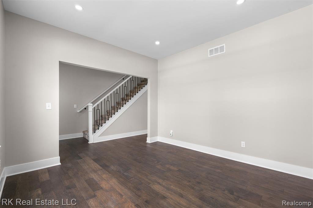 47260 Dequindre Road E, Shelby Twp, MI 48317 — Photo 8