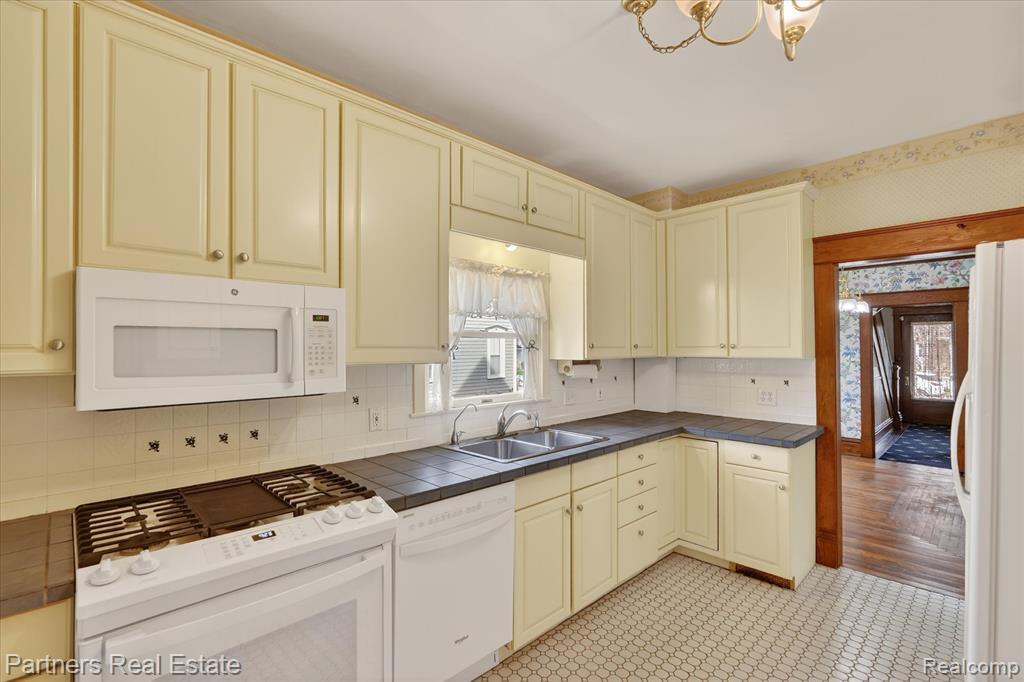 415 W Sibley Street, Howell, MI 48843 — Photo 13