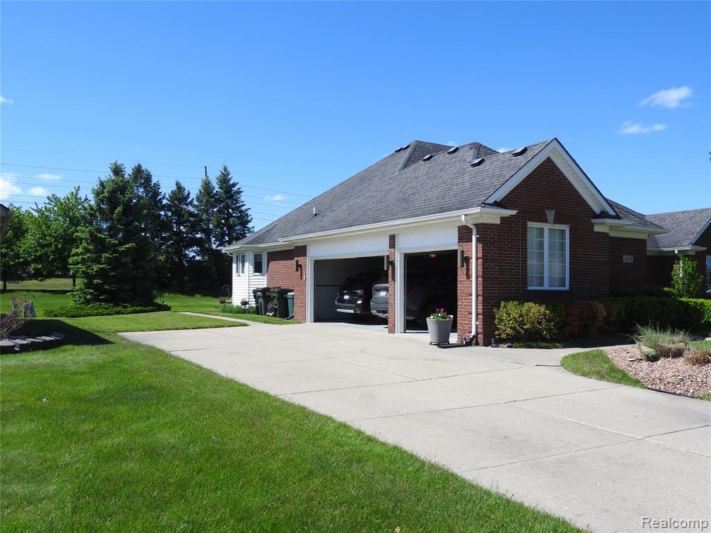 43124 Gina Drive, Sterling Heights, MI 48314 — Photo 32