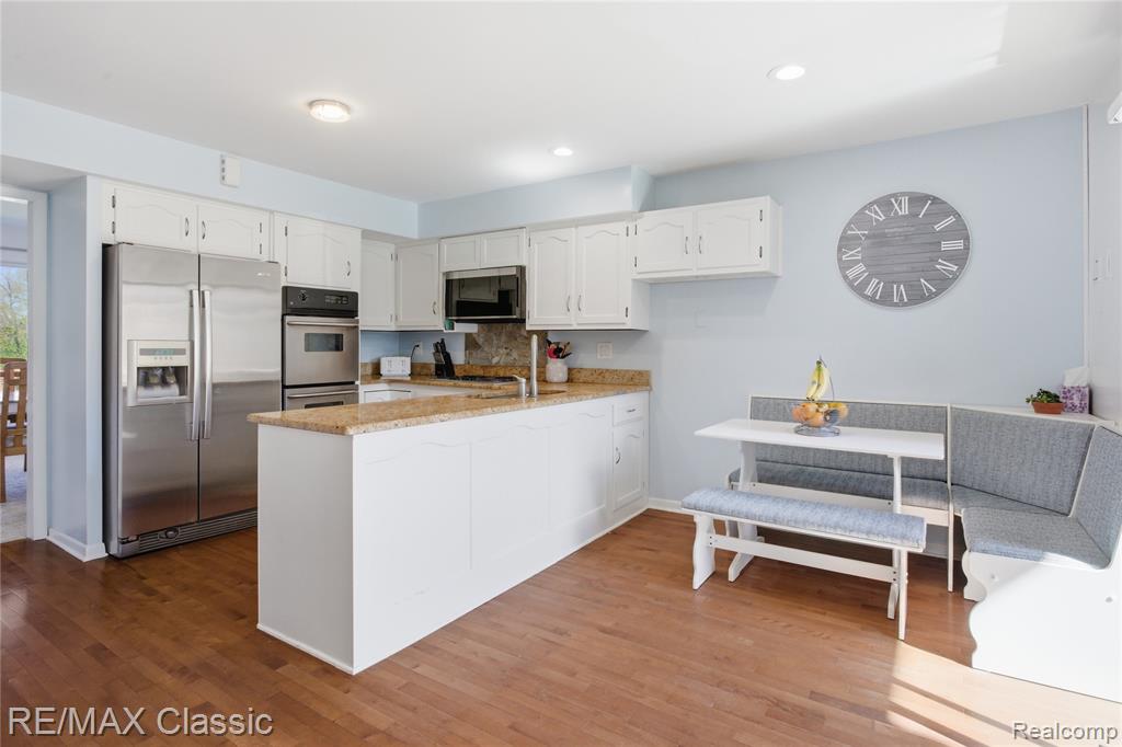 3961 Chablis Street, West Bloomfield, MI 48323 — Photo 10