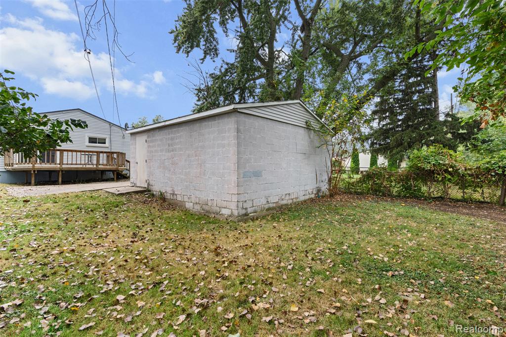 8938 Hugh Street, Livonia, MI 48150 — Photo 24