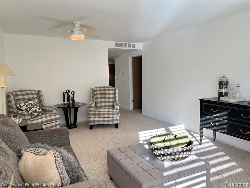 947 Wexford Way, Rochester Hills, MI 48307 — Photo 3