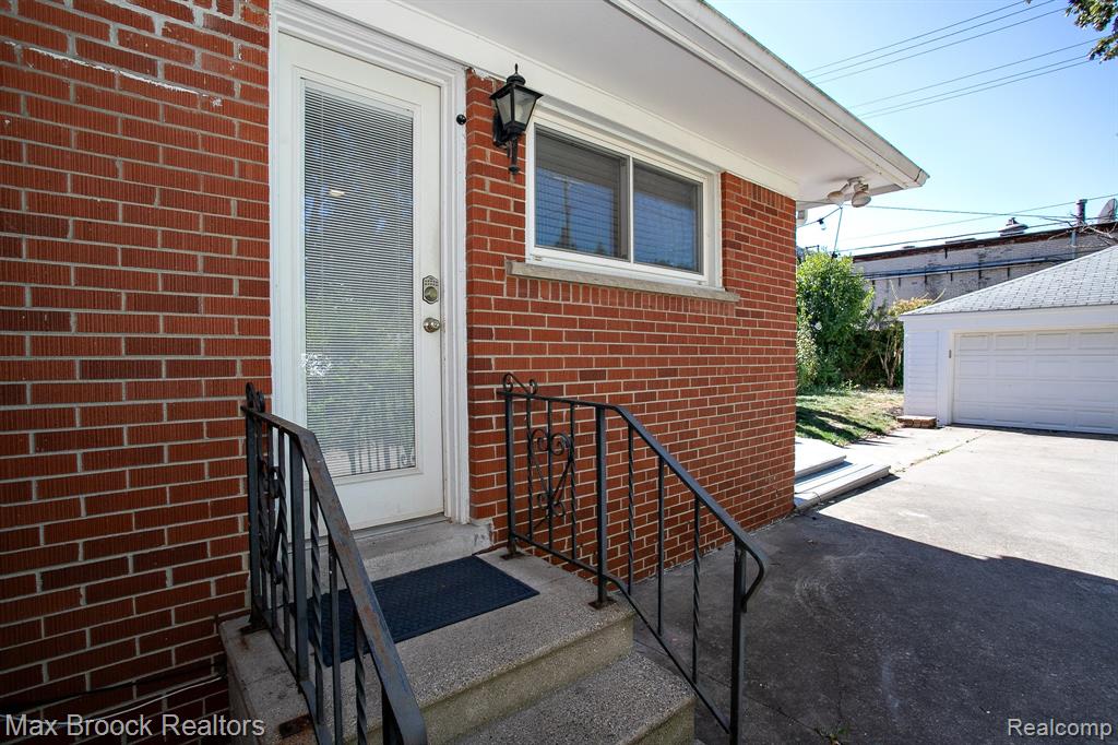 26015 ALLOR Avenue, Huntington Woods, MI — Photo 38