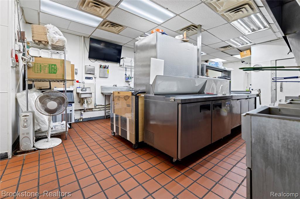 16645 W Warren Avenue, Detroit, MI, 48228