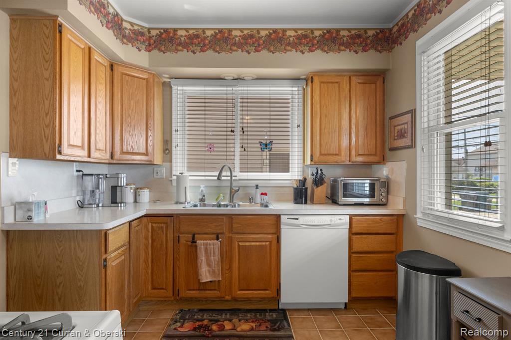 6839 ORCHARD Avenue, Dearborn, MI 48126 — Photo 12