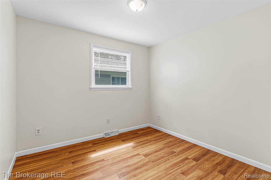 6430 Cloverton Drive, Waterford, MI 48329 — Photo 16