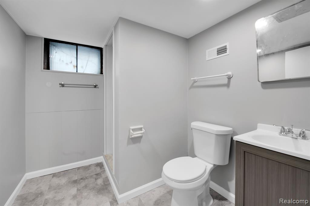 8651 HAZELTON Street, Dearborn Heights, MI 48127 — Photo 16