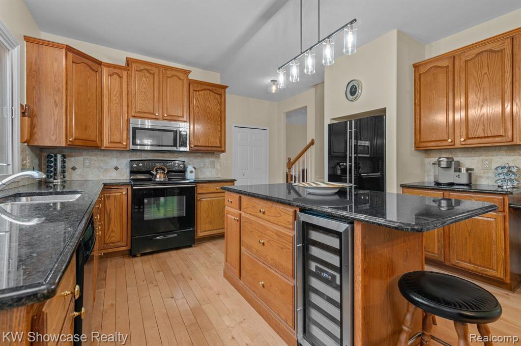 5294 BRIDGE Trail E, Commerce Twp, MI 48382 — Photo 11