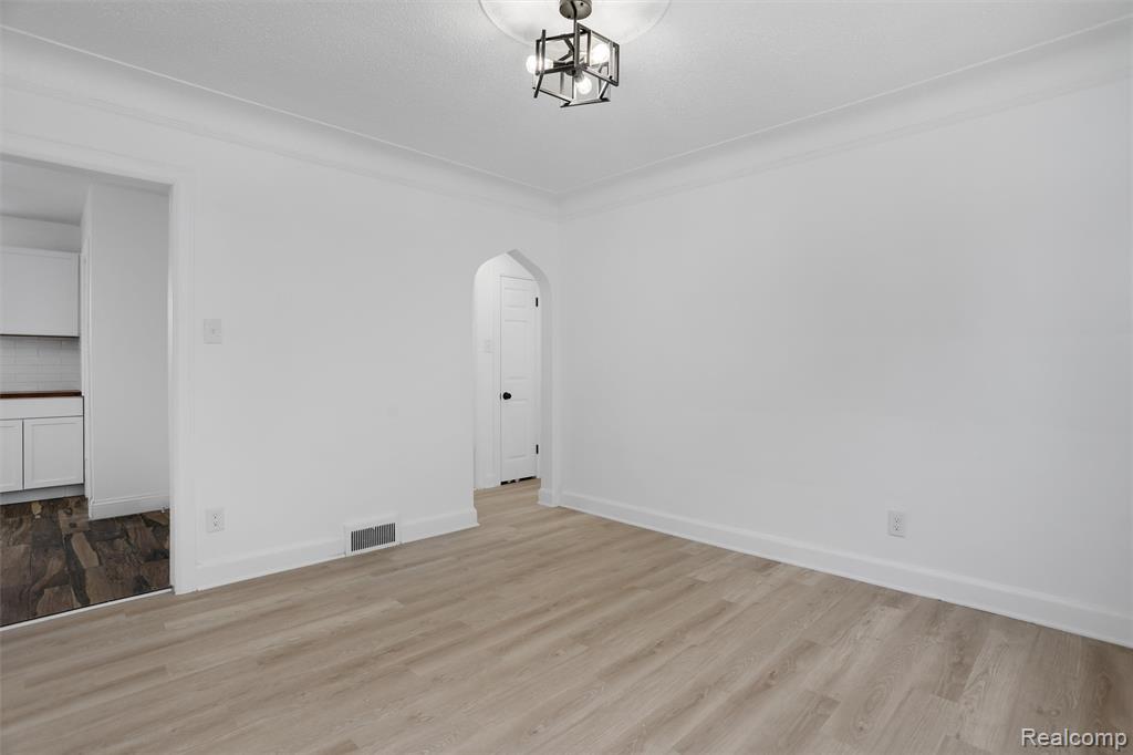 5743 Buckingham Avenue, Detroit, MI 48224 — Photo 9