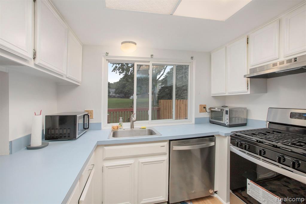 3481 BURBANK Drive, Ann Arbor, MI 48105 — Photo 8