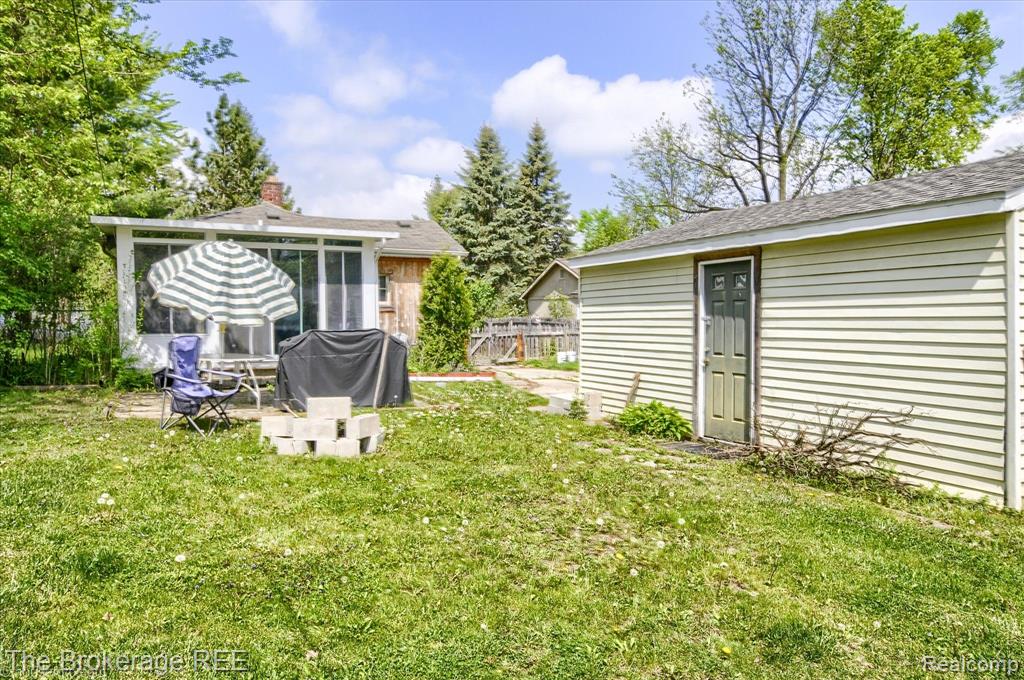 703 CEDARLAWN Road, Waterford, MI 48328 — Photo 5