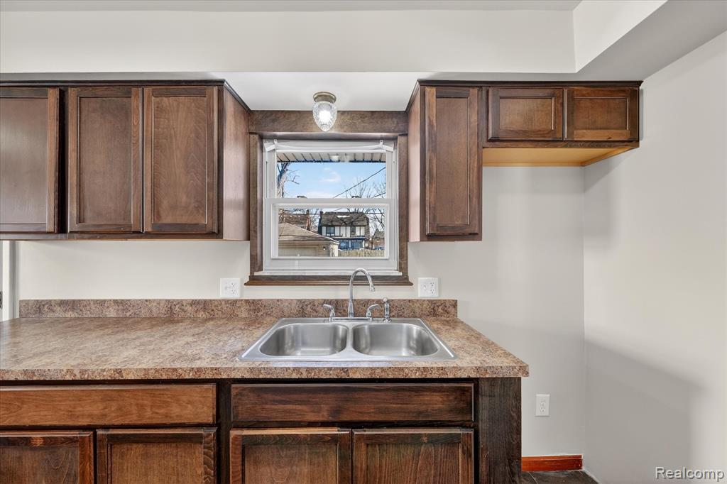 16844 Shaftsbury Avenue, Detroit, MI 48219 — Photo 18