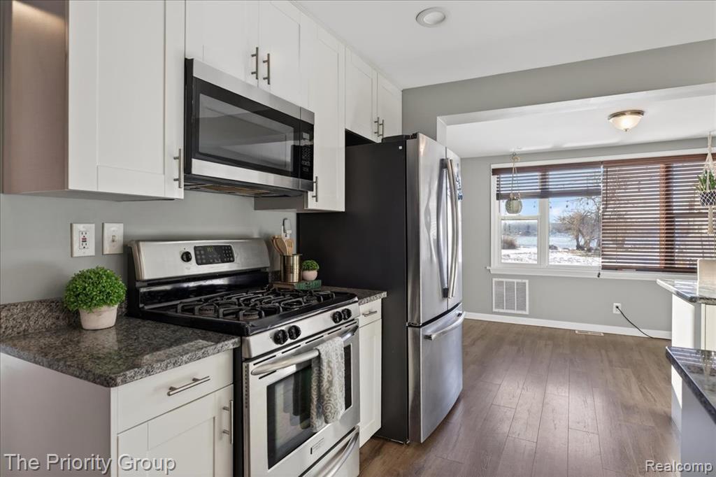 636 Lakeview Drive, White Lake, MI — Photo 25