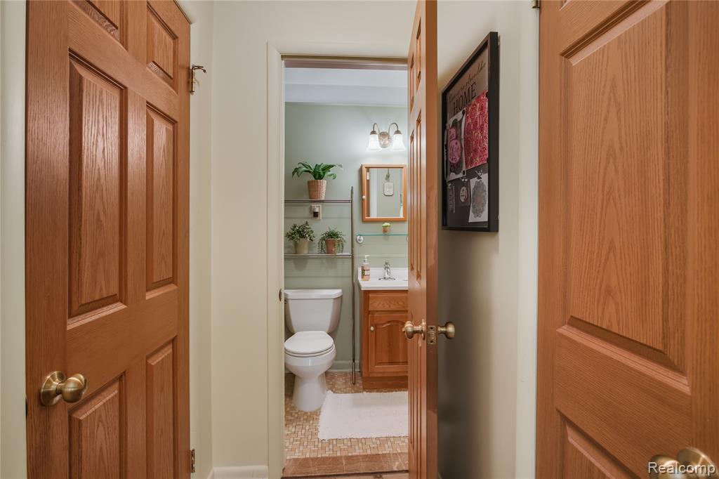 9466 Marilyn Avenue, Plymouth, MI 48170 — Photo 24
