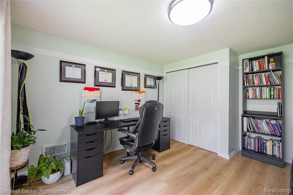 4020 Totem Lane, Waterford, MI 48328 — Photo 16