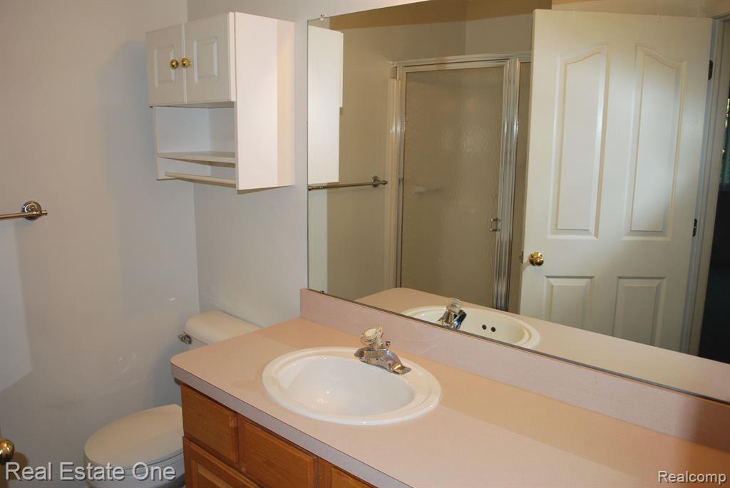 697 RAVENCREST Lane, 5, Westland, MI — Photo 19
