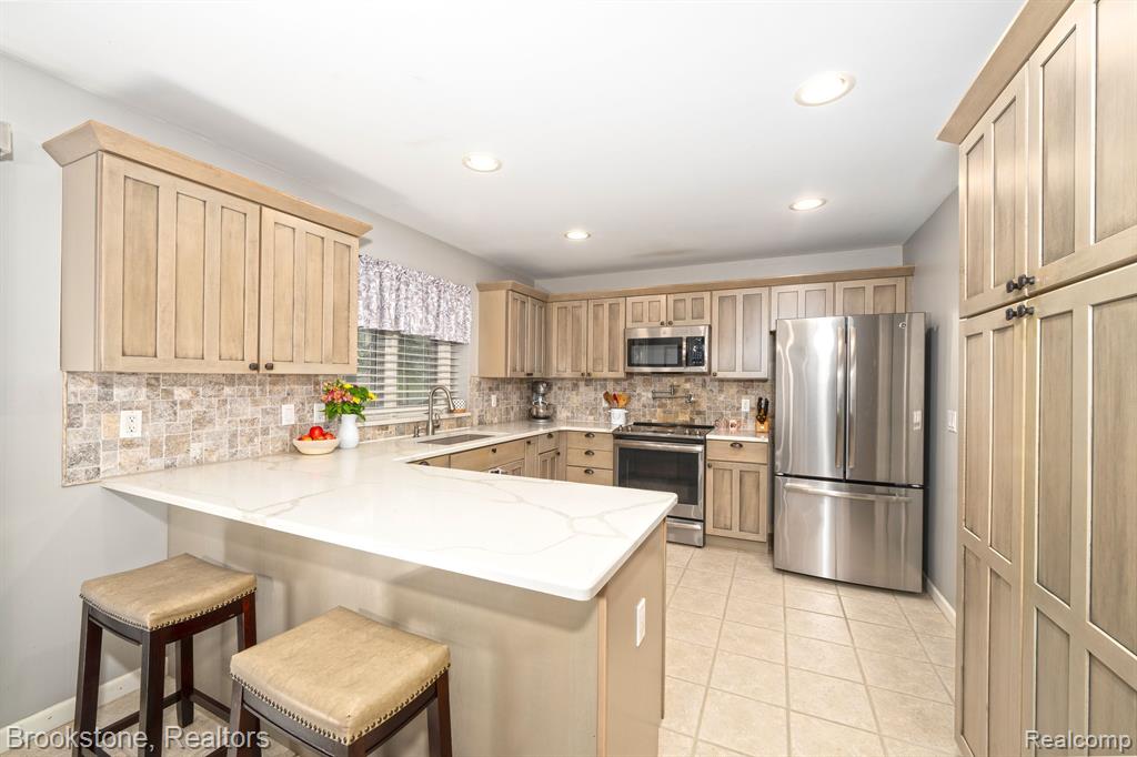 921 OLD HICKORY LANE Lane, Lake Orion, MI 48362 — Photo 28