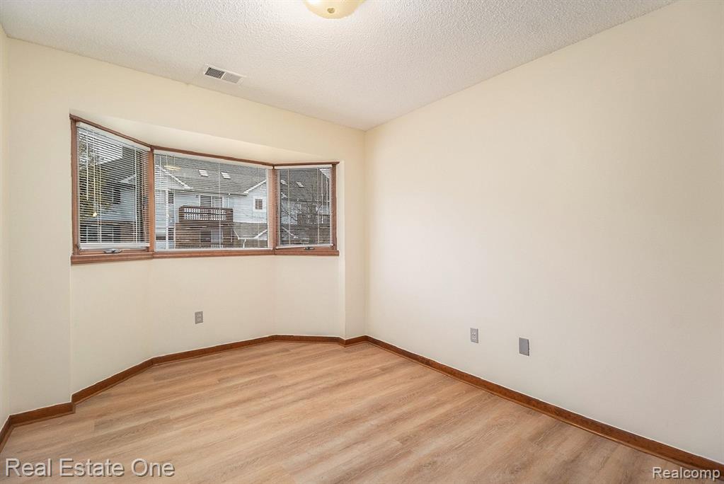 232 PINEWOOD Drive, Plymouth, MI 48170 — Photo 15