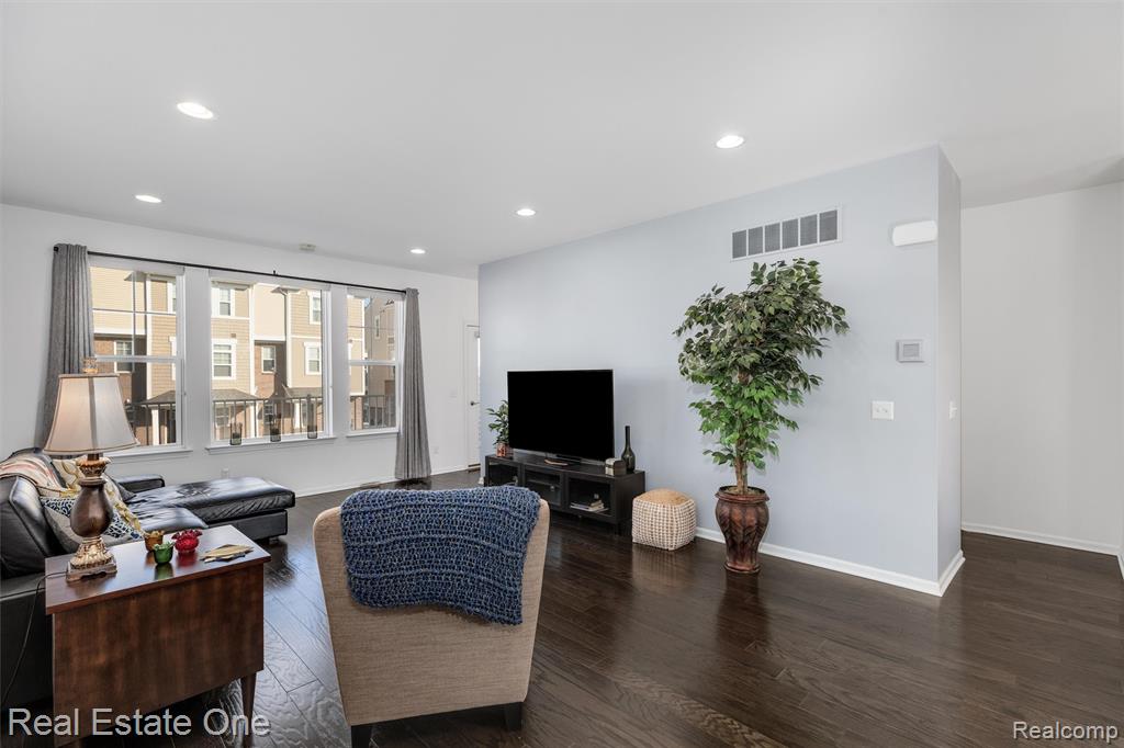 260 Center Boulevard, Wixom, MI 48393 — Photo 5