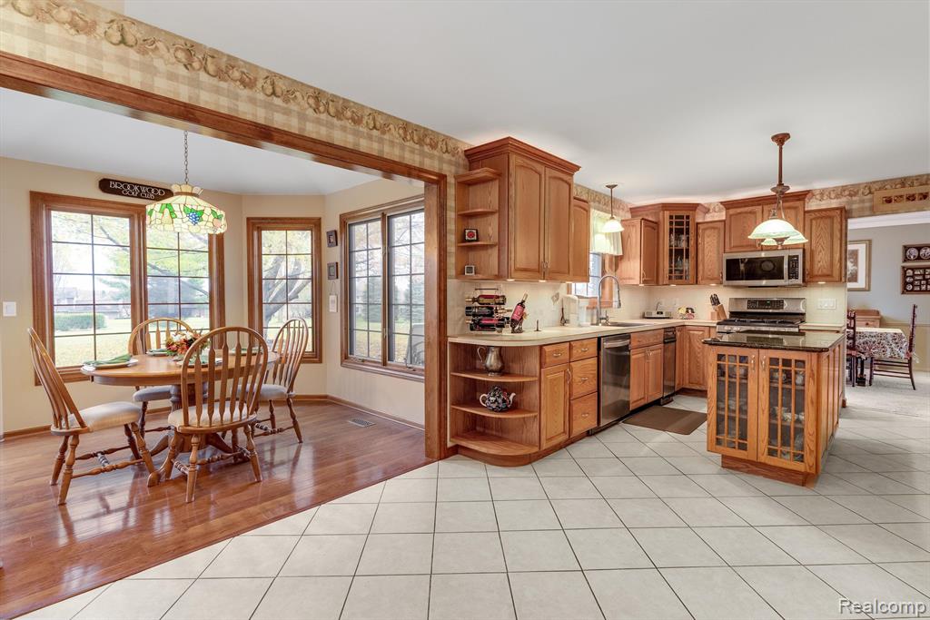 682 Heritage Lane S, Rochester Hills, MI 48309 — Photo 15