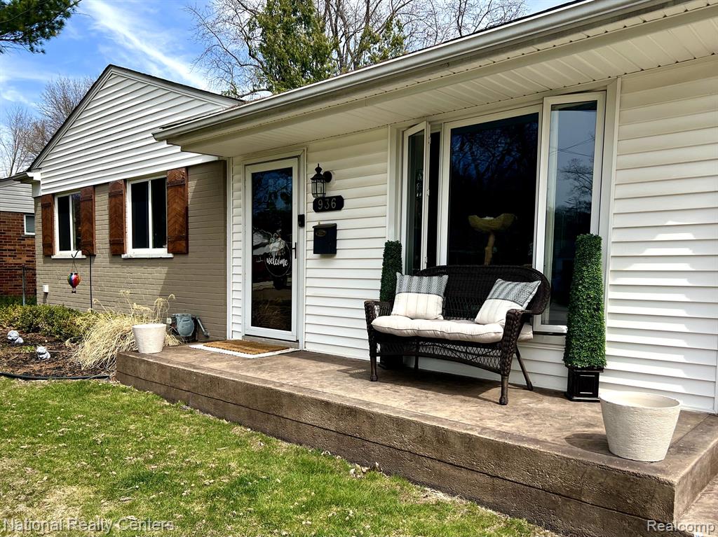 936 ALLEN Drive, Northville, MI 48167 — Photo 4