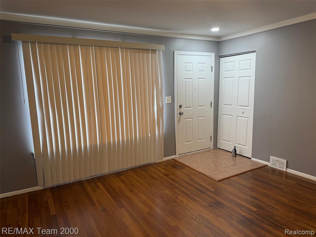 6491 N Silvery Lane, Dearborn Heights, MI 48127 — Photo 6