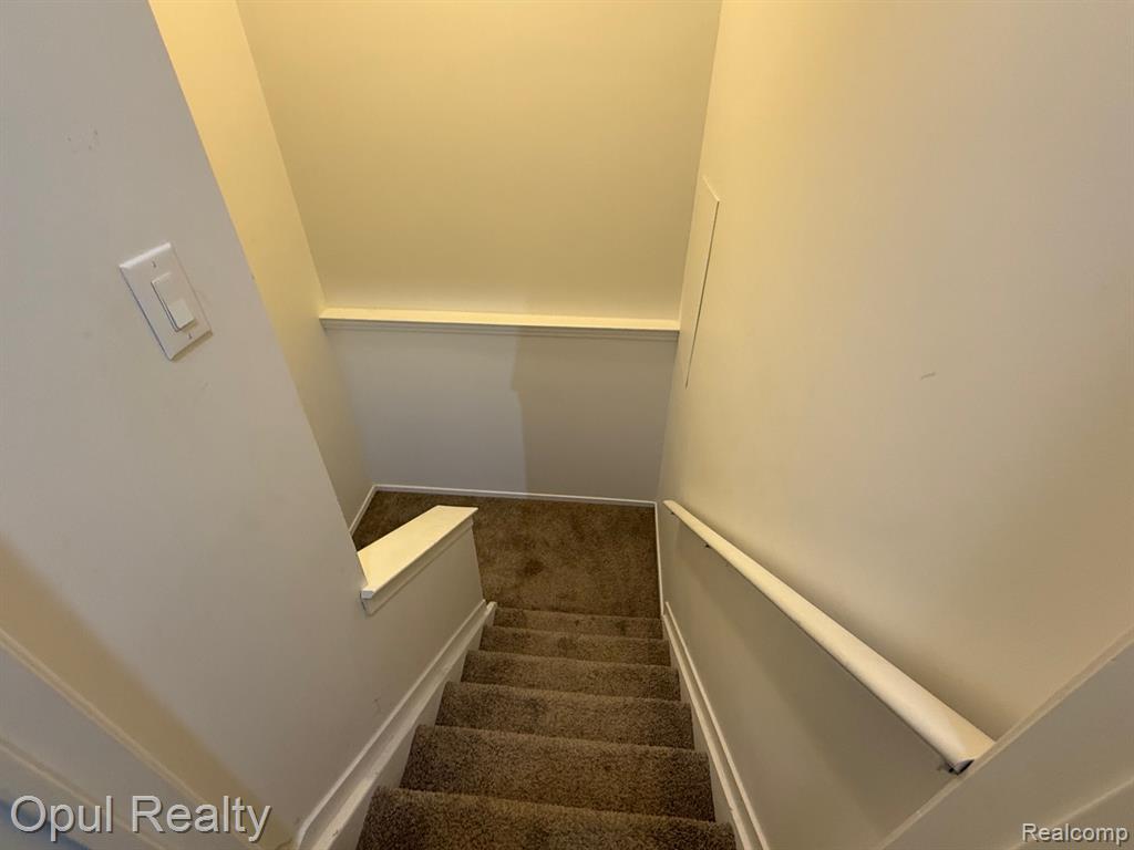 24252 Bashian Drive, Novi, MI — Photo 14