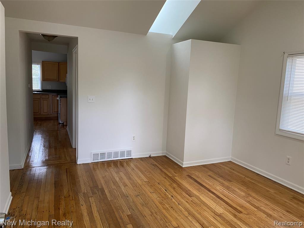 5659 CLIPPERT Street, Dearborn Heights, MI 48125 — Photo 7