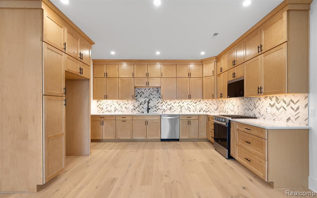 412 S Center Street, Northville, MI 48167 — Photo 12