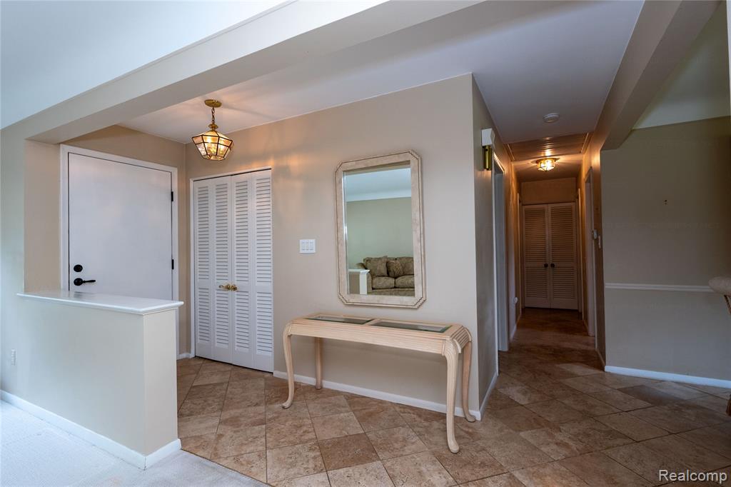 956 Blairmoor Court, Grosse Pointe Woods, MI 48236 — Photo 6