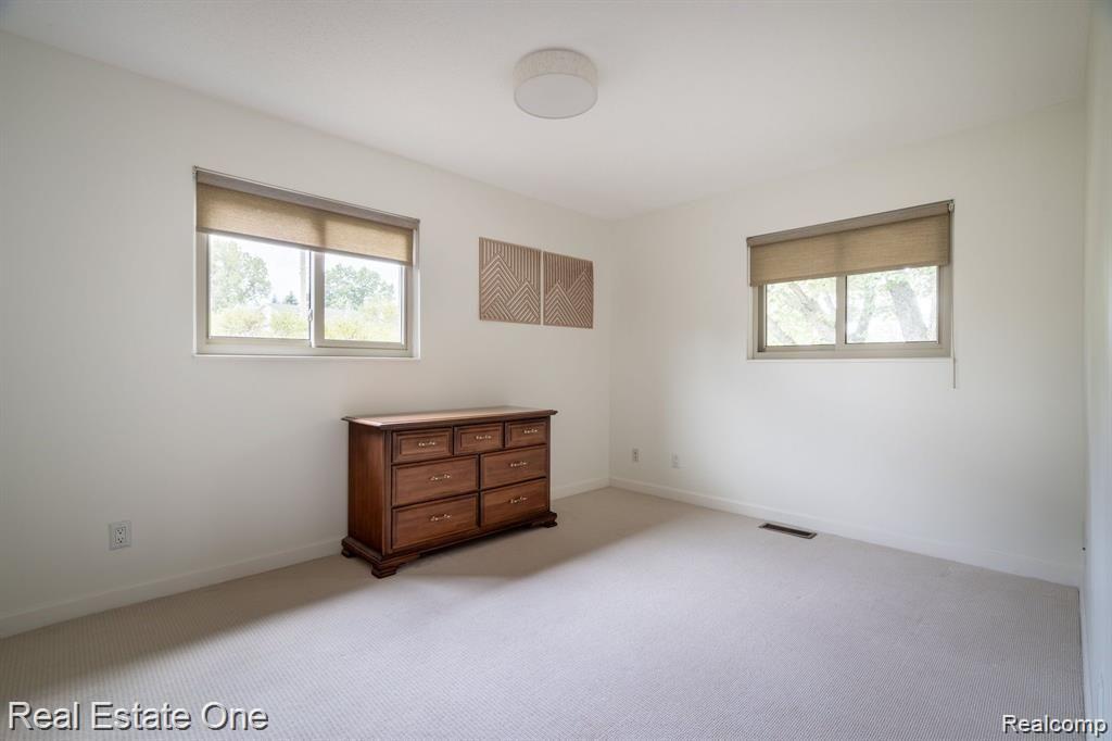 2728 DEVONSHIRE, Leonard, MI 48367 — Photo 24