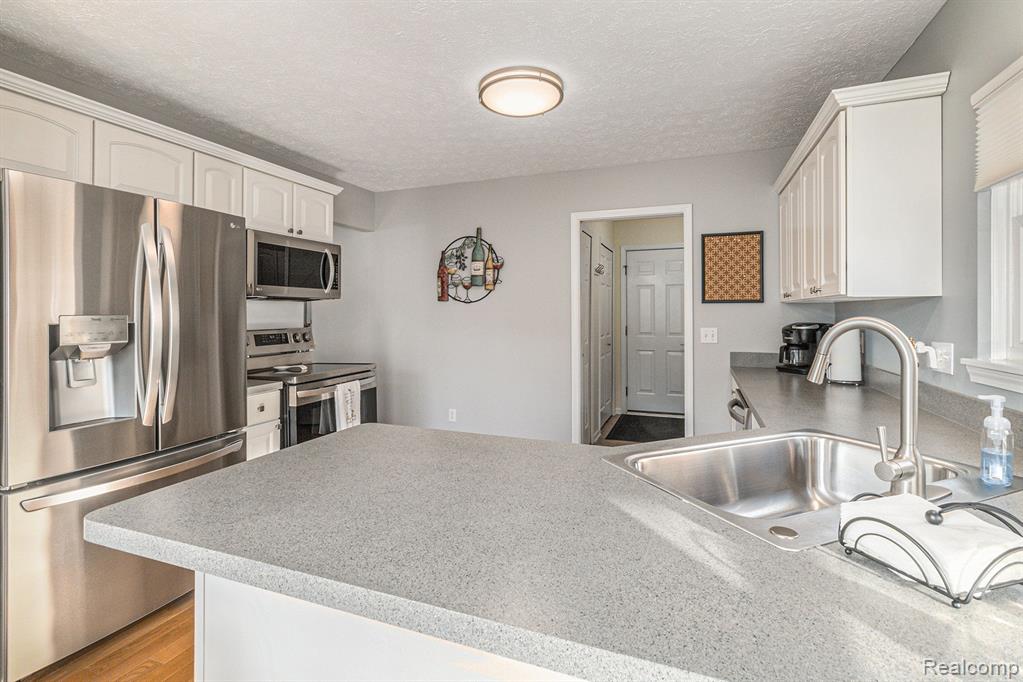 2574 KERRIA Drive, Howell, MI 48855 — Photo 44