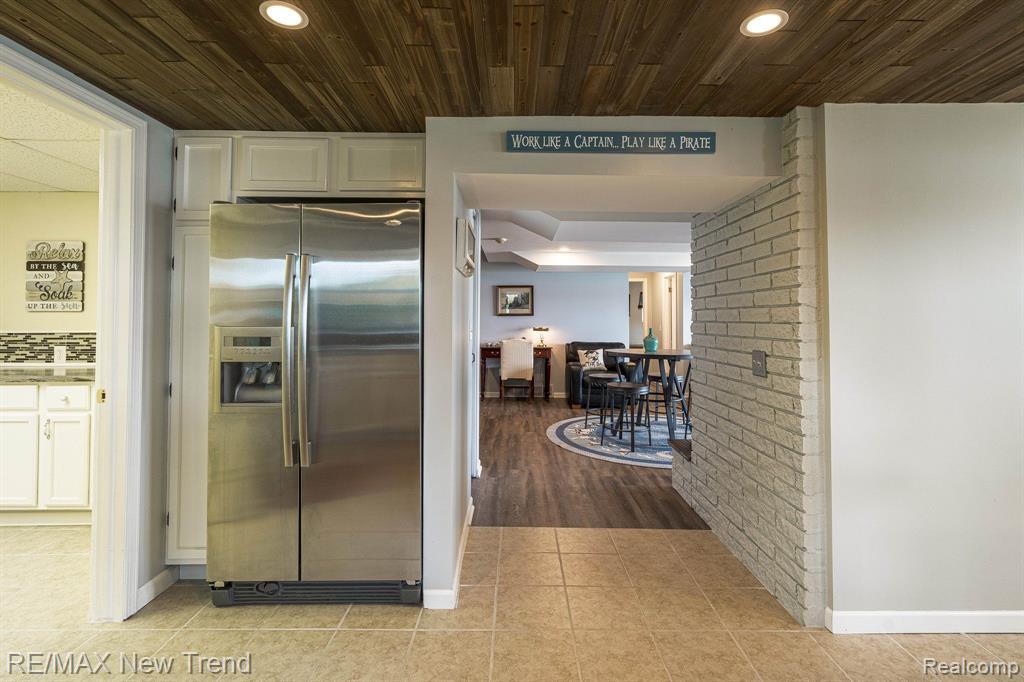 6768 HATCHERY Road, Waterford, MI 48327 — Photo 47