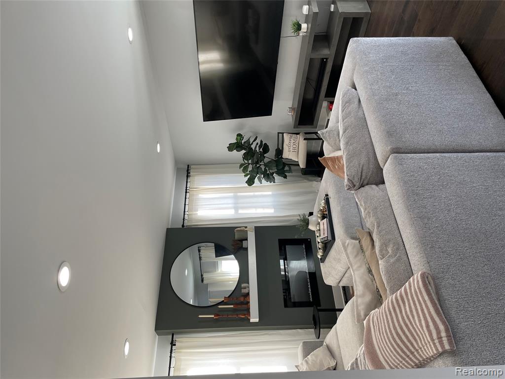 1430 Beachland Boulevard, Waterford, MI 48328 — Photo 9