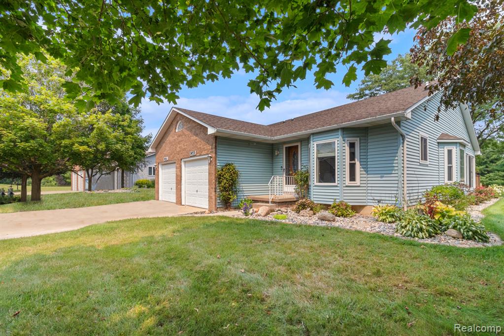 7453 Country Meadow Drive, Swartz Creek, MI 48473 — Photo 2
